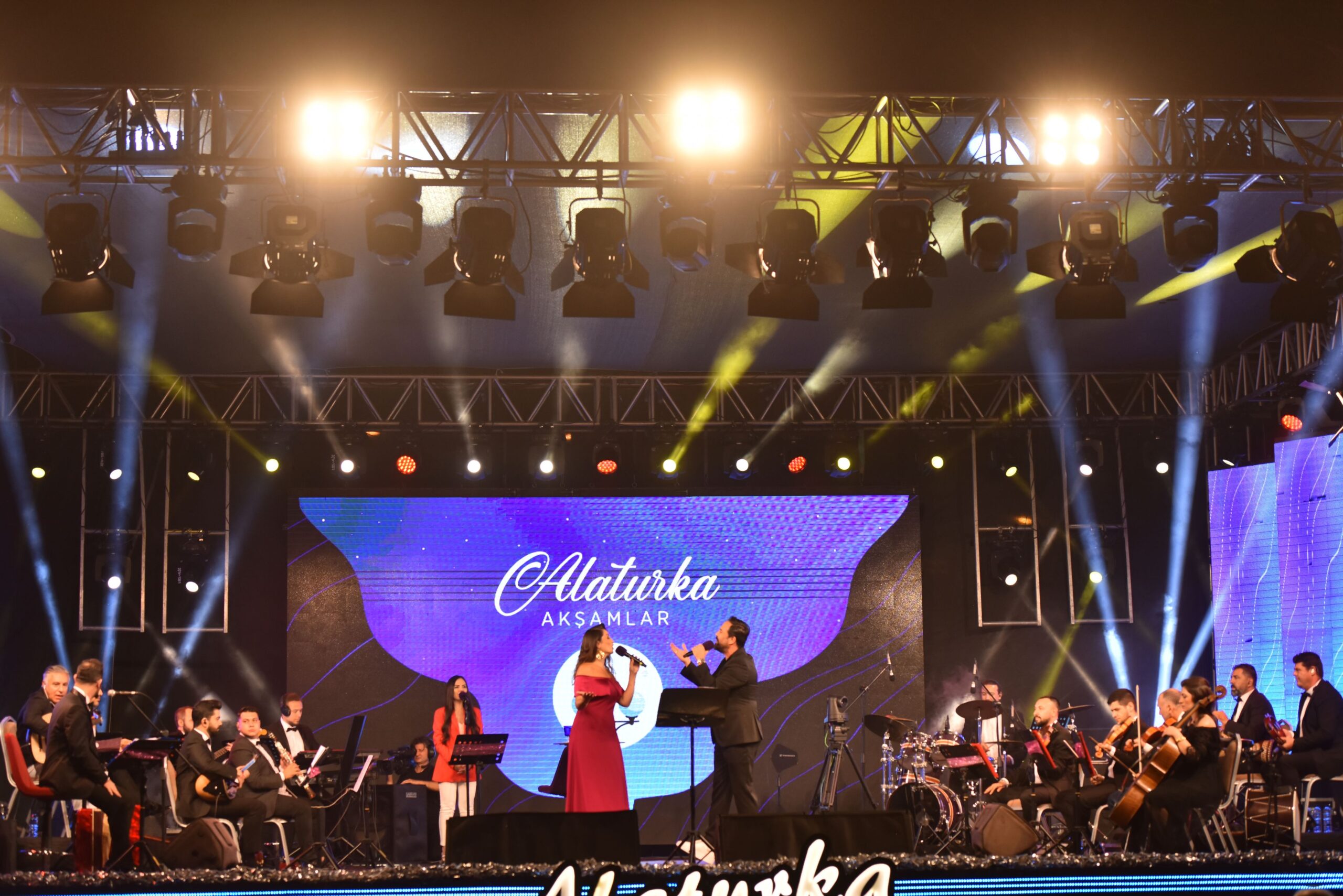 ALTIEYLÜL’DE ALATURKA AKŞAMLAR