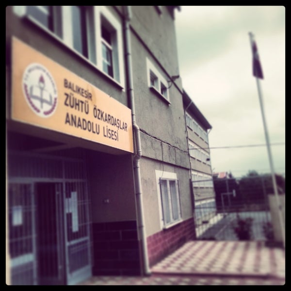 Yücel Öğretmen Yücel Müdür Yücel Başkan.. Ben hepsini tanıyorum..