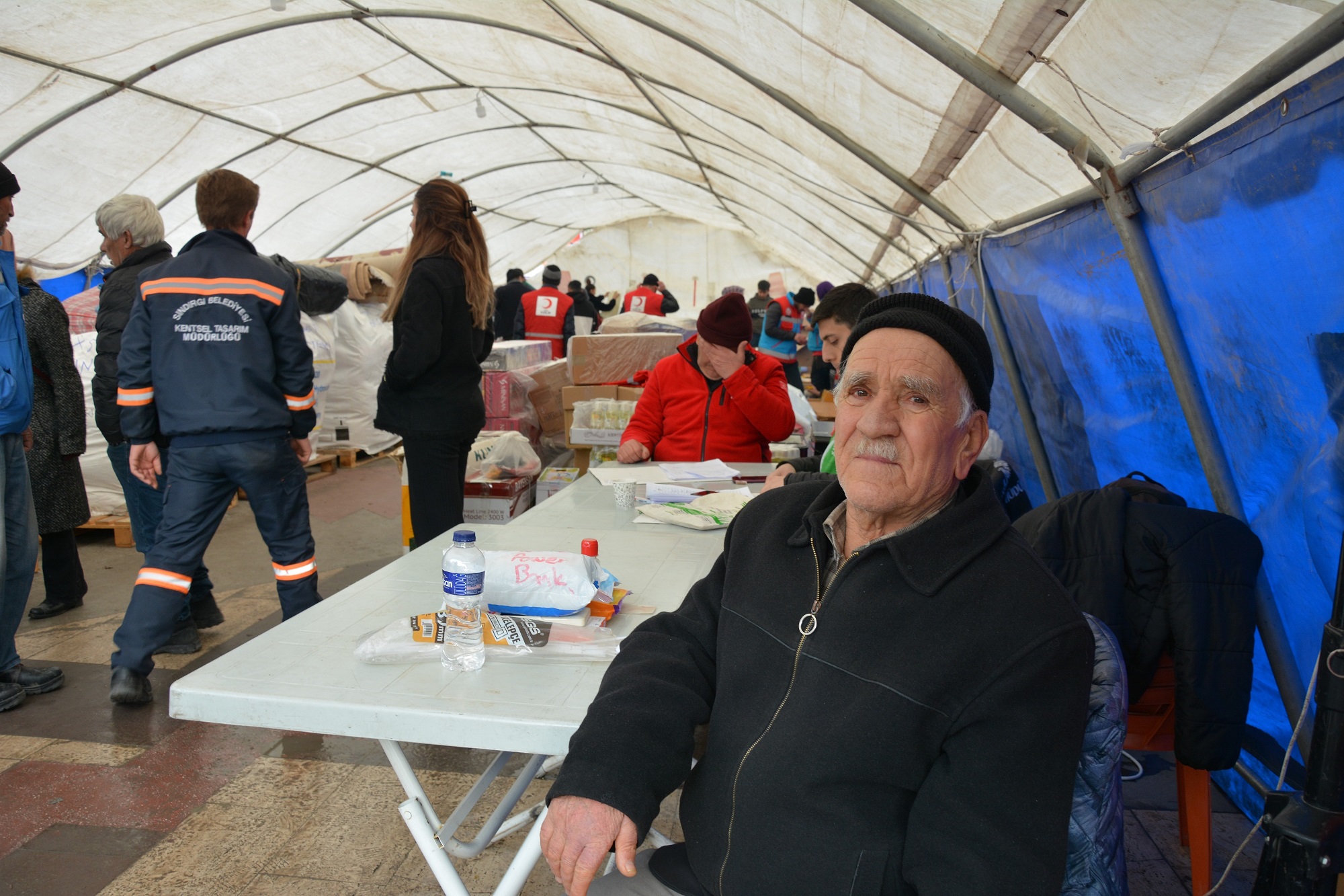 Sındırgılı Mehmet Amca “Siz de benim gibi yapın, paranızı depremzedelere bağışlayın”