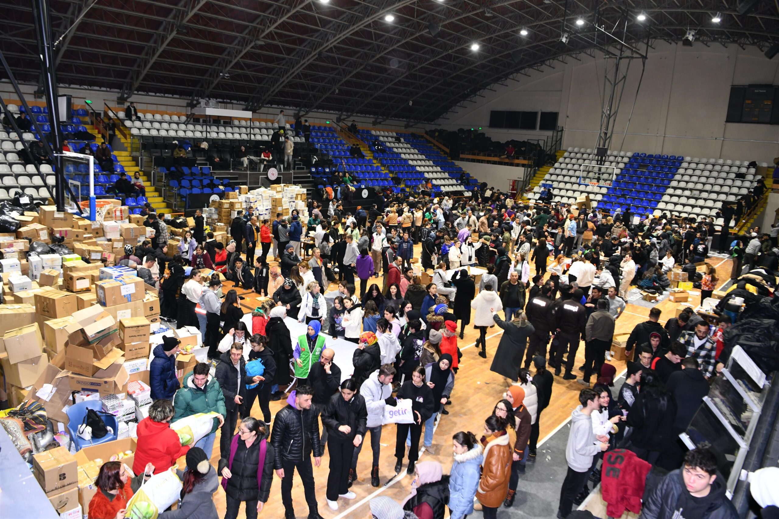 Depremzedelerin tüm ihtiyaçları karşılanıyor