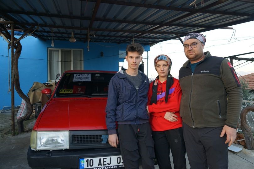 Depremzedeler için aracını satışa çıkardı