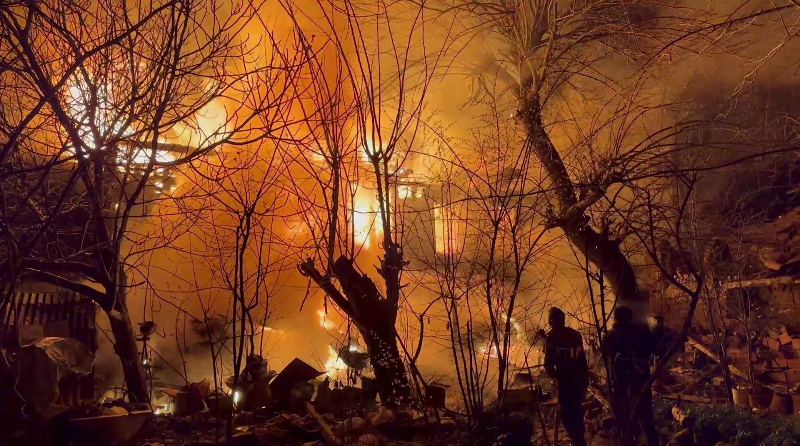 Sındırgı’da çıkan yangında bir ev kullanılmaz hale geldi