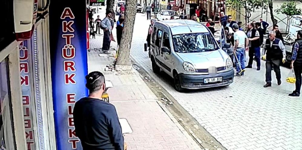 Karşıdan karşıya geçerken araba çarptı