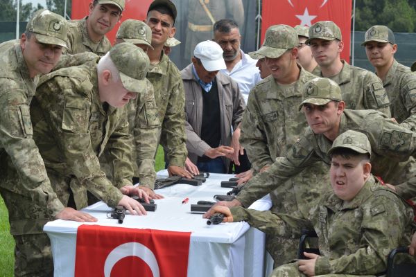 Çakı gibi asker oldular