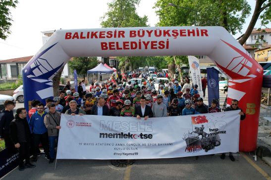 Türkiye Kupası yol bisiklet yarışları Sındırgı’da başladı