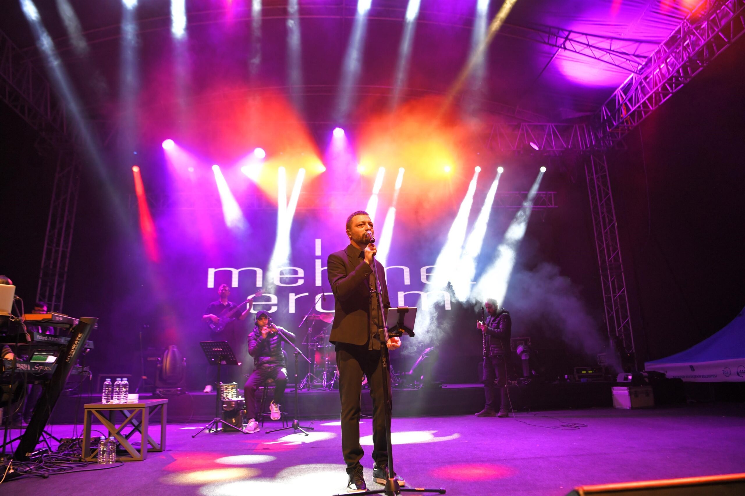 Balıkesir’de gençler konserlere akın etti