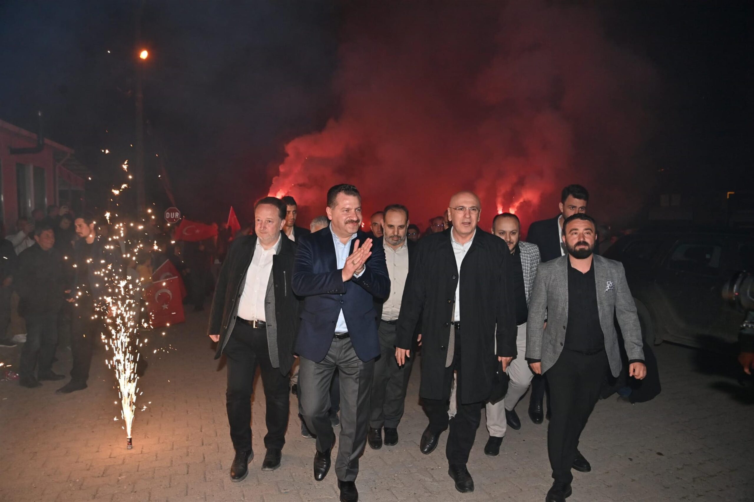 Kocaavşarda tek ses: “Bölücülerle yol yürüyenlere oy çıkmaz”