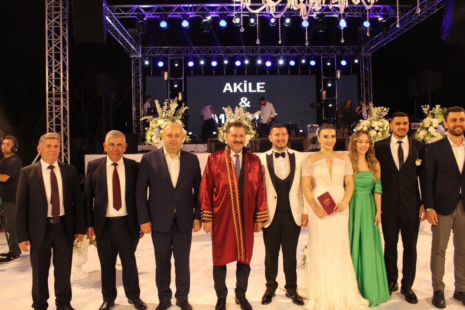 Gönen’de muhteşem düğün