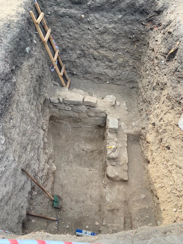 Erdek Kyzikos’taki enerji nakil hattı direk yerlerinde arkeolojik kalıntılar çıktı