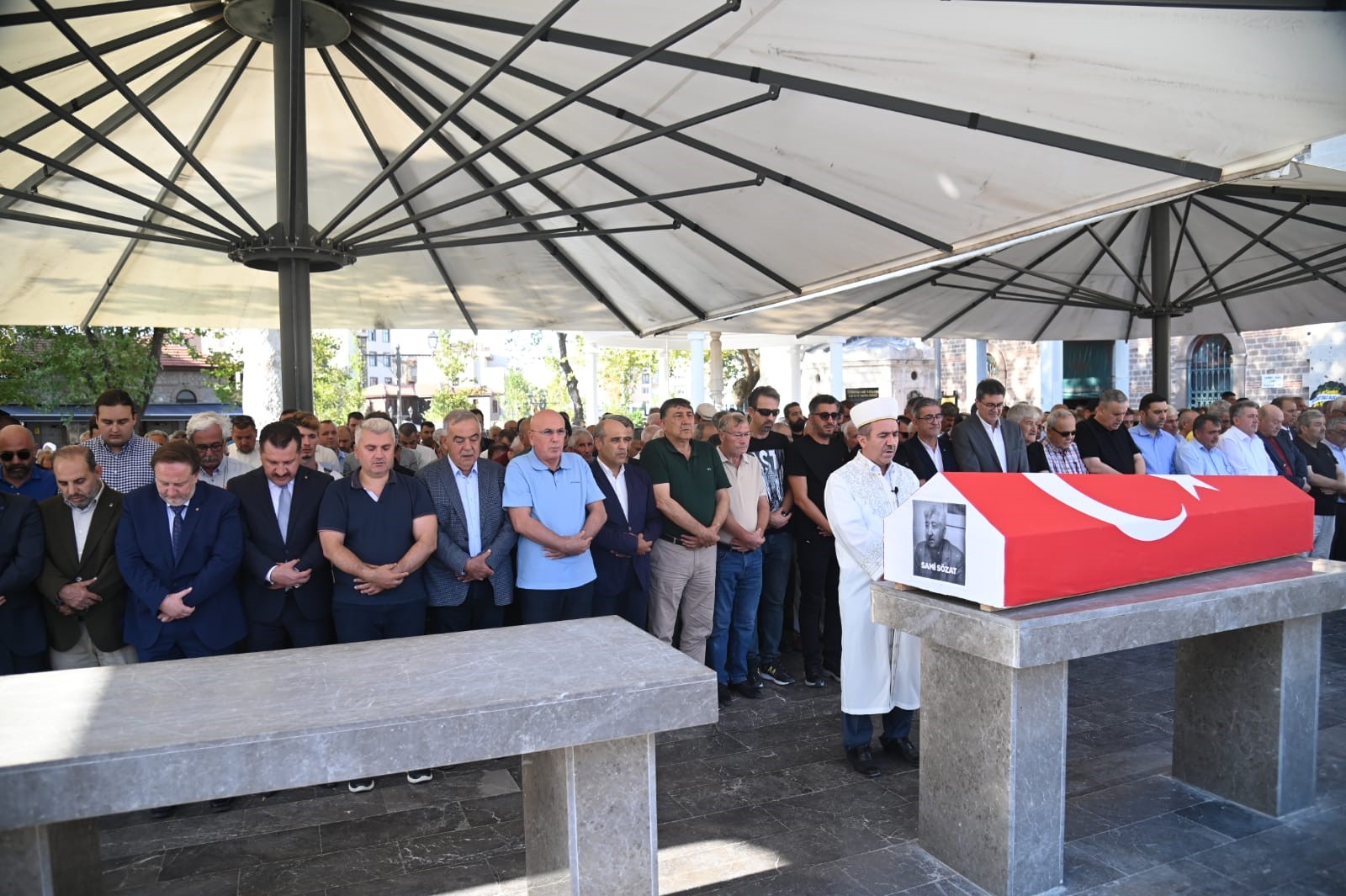 Eski Milletvekili Sami Sözat toprağa verildi