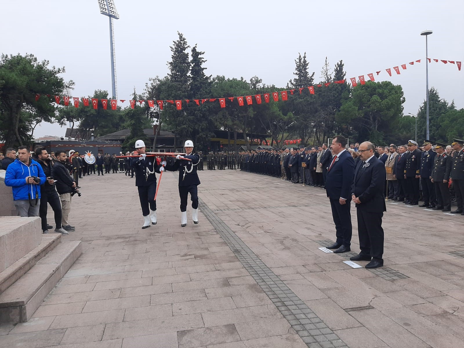 Balıkesir’de 9.05’te saygı duruşu