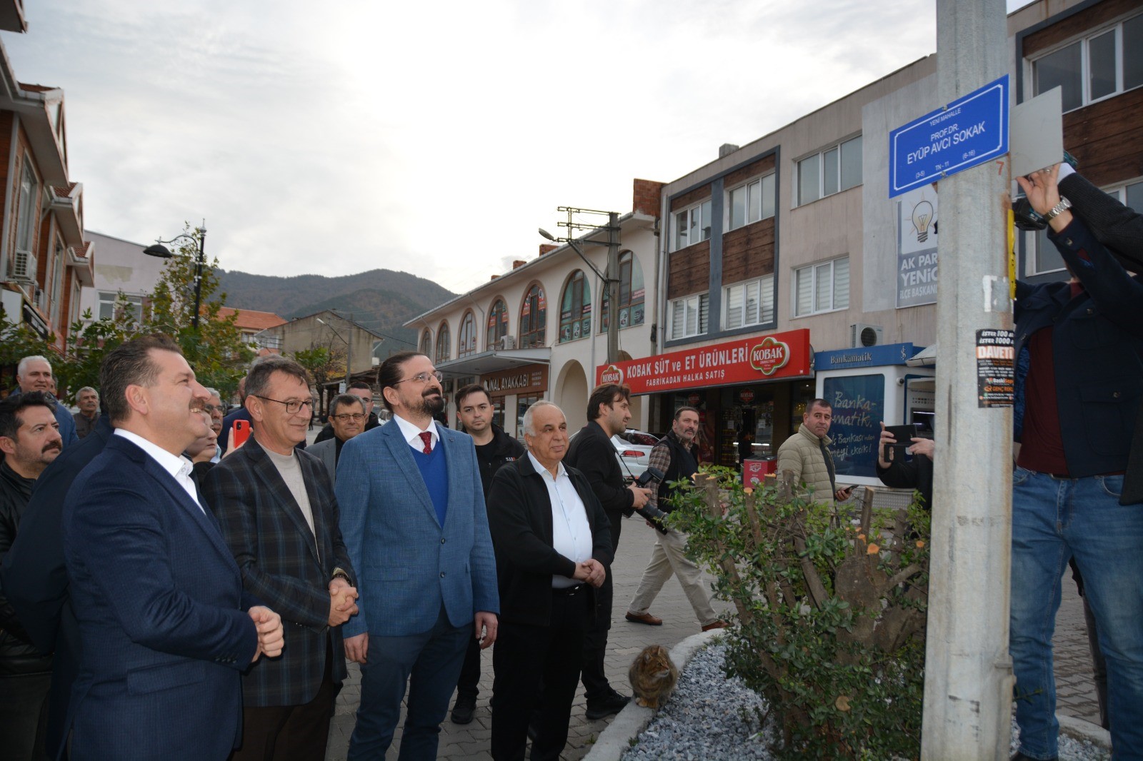 Balıkesir’in kalplere dokunan doktorunun ismi memleketinde bir sokağa verildi