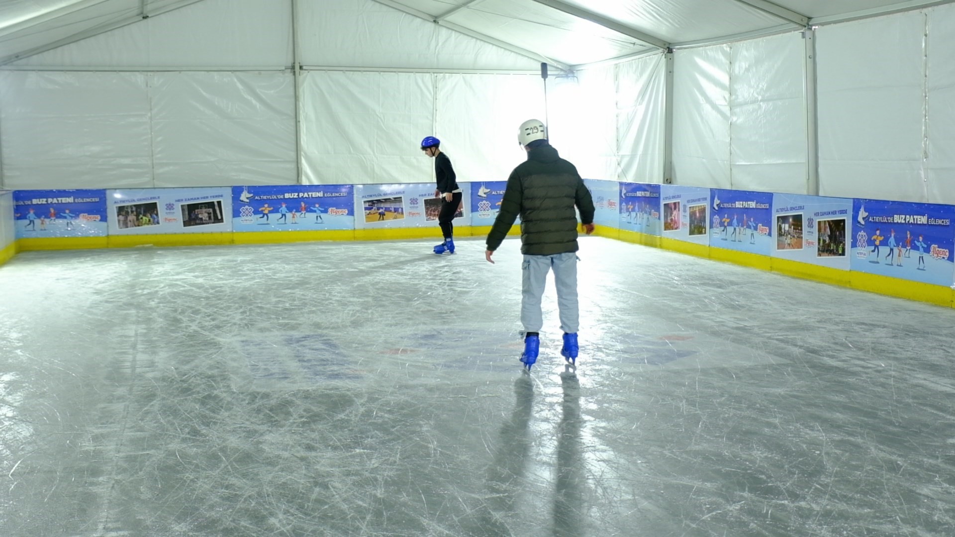 Altıeylül’de gençlere ücretsiz buz pateni