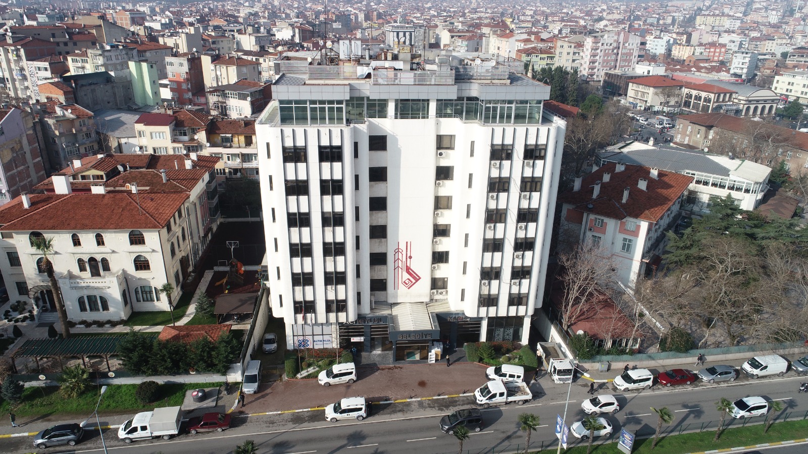 40 yıllık belediye binası yıkılıyor