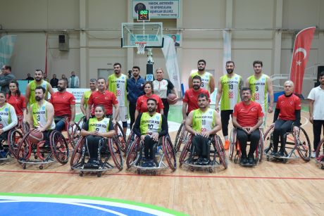 Ünlüler şampiyonlara karşı