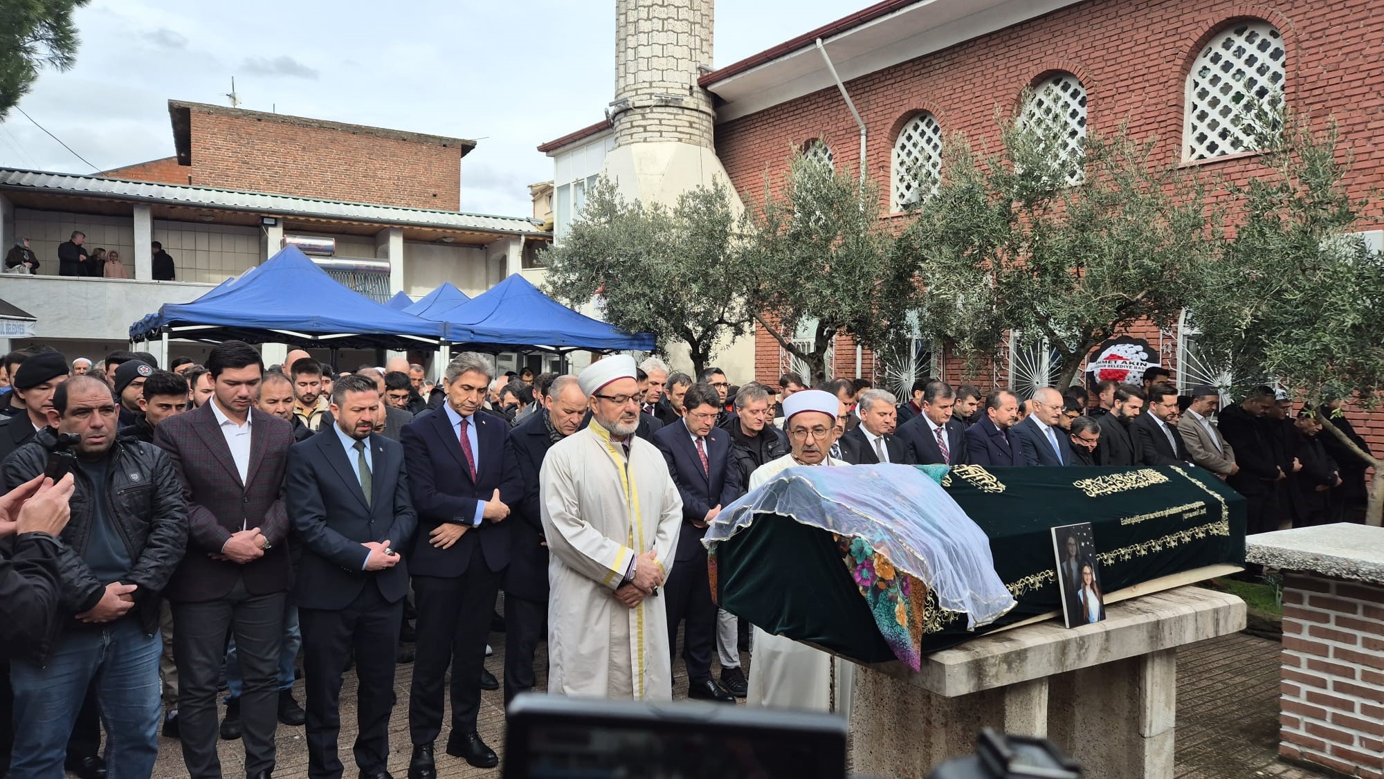 Patlamada hayatını kaybeden 21 yaşındaki Tuğba Demir son yolculuğuna uğurlandı