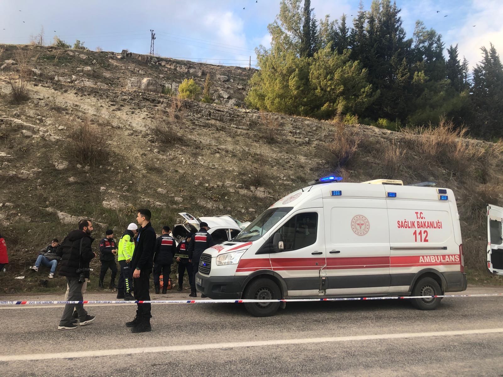 Balıkesir’de minibüs otomobille çarpıştı: 2 ölü