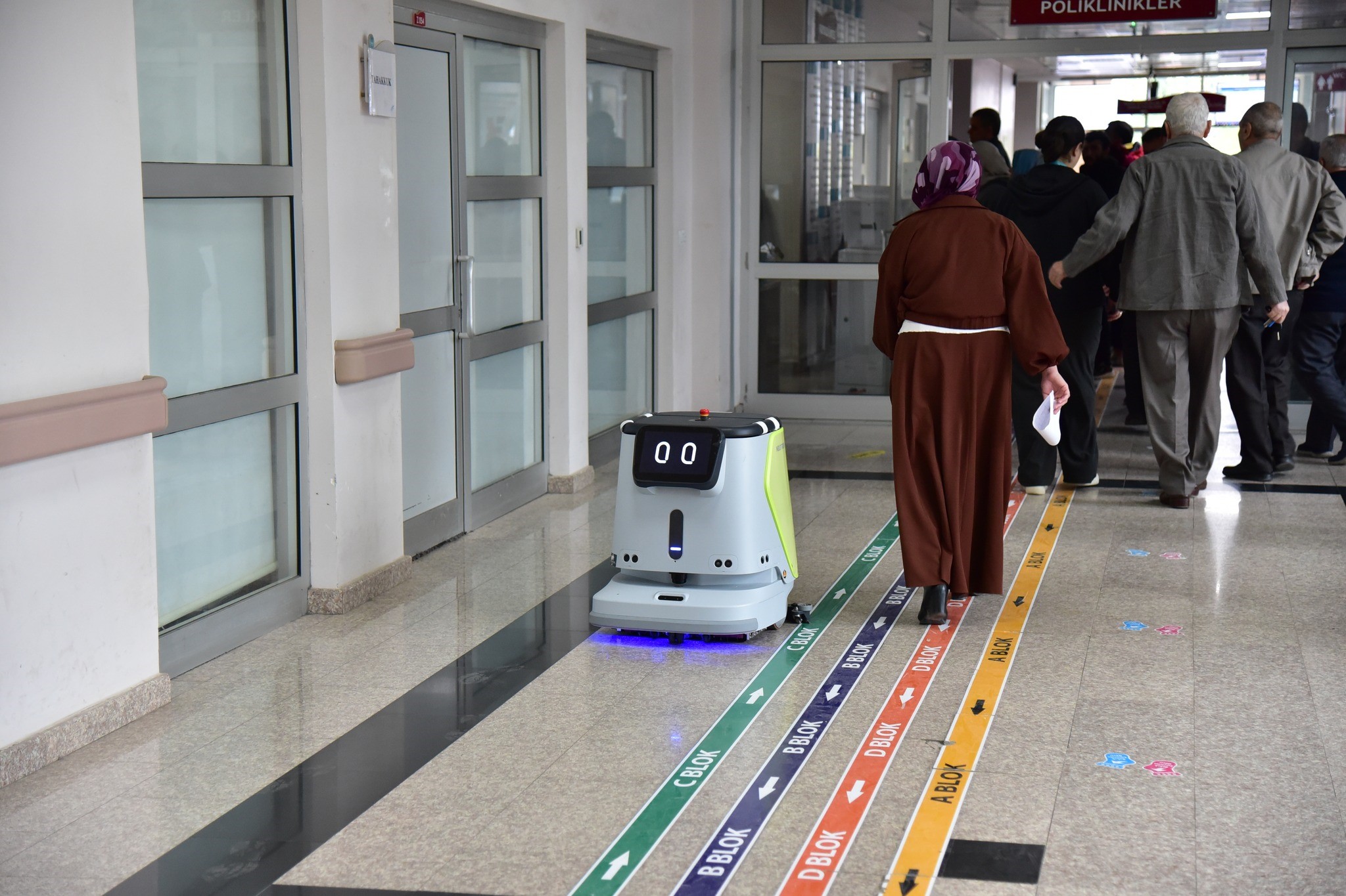 Hastanede temizlik robotu “Sadıç” da hizmete başladı