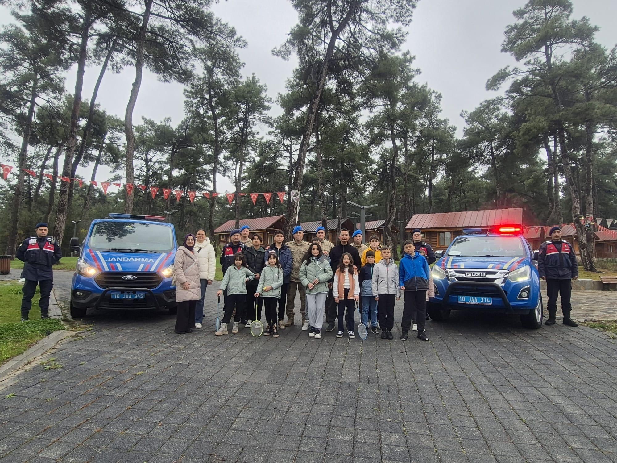 Jandarma şehit ve gazi yakını çocuklarını ağırladı