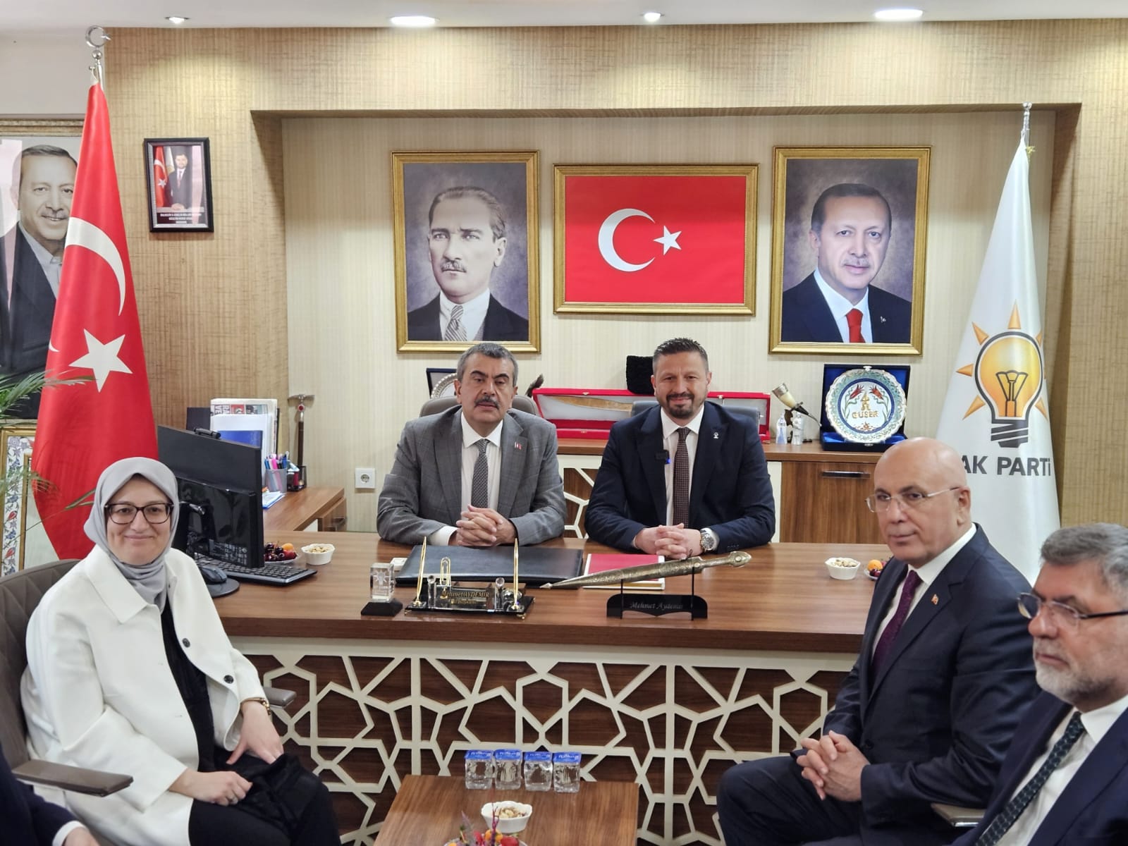 Milli Eğitim Bakanı Prof Dr.Yusuf Tekin’den AK Parti Balıkesir İl Başkanlığı’na Ziyaret