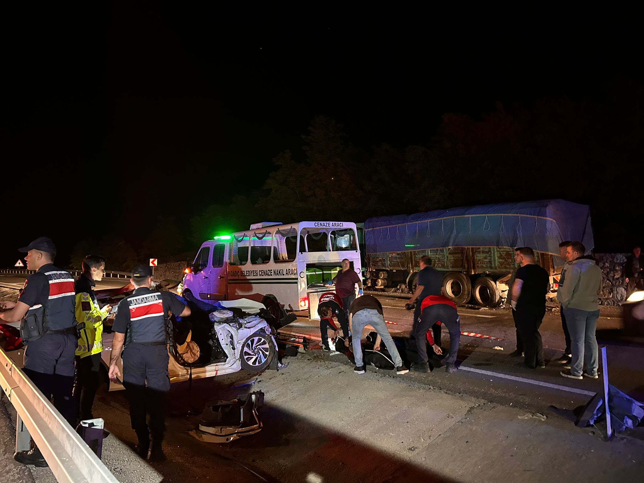 Bayram trafik kazası ile başladı: 2 ölü