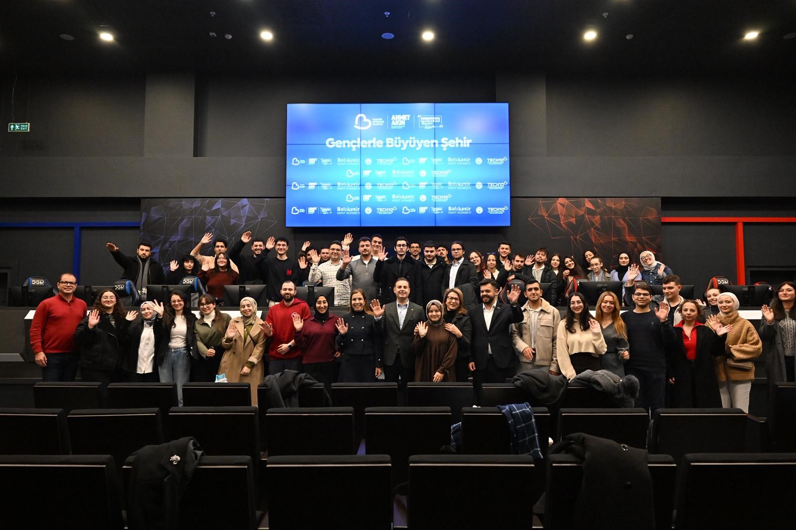 Başkan Akın: “Gençlerimizin her talebi bizim önceliğimiz”