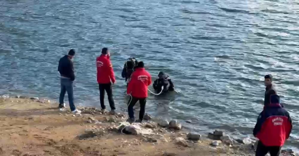 Kayıp Elif için gölette arama