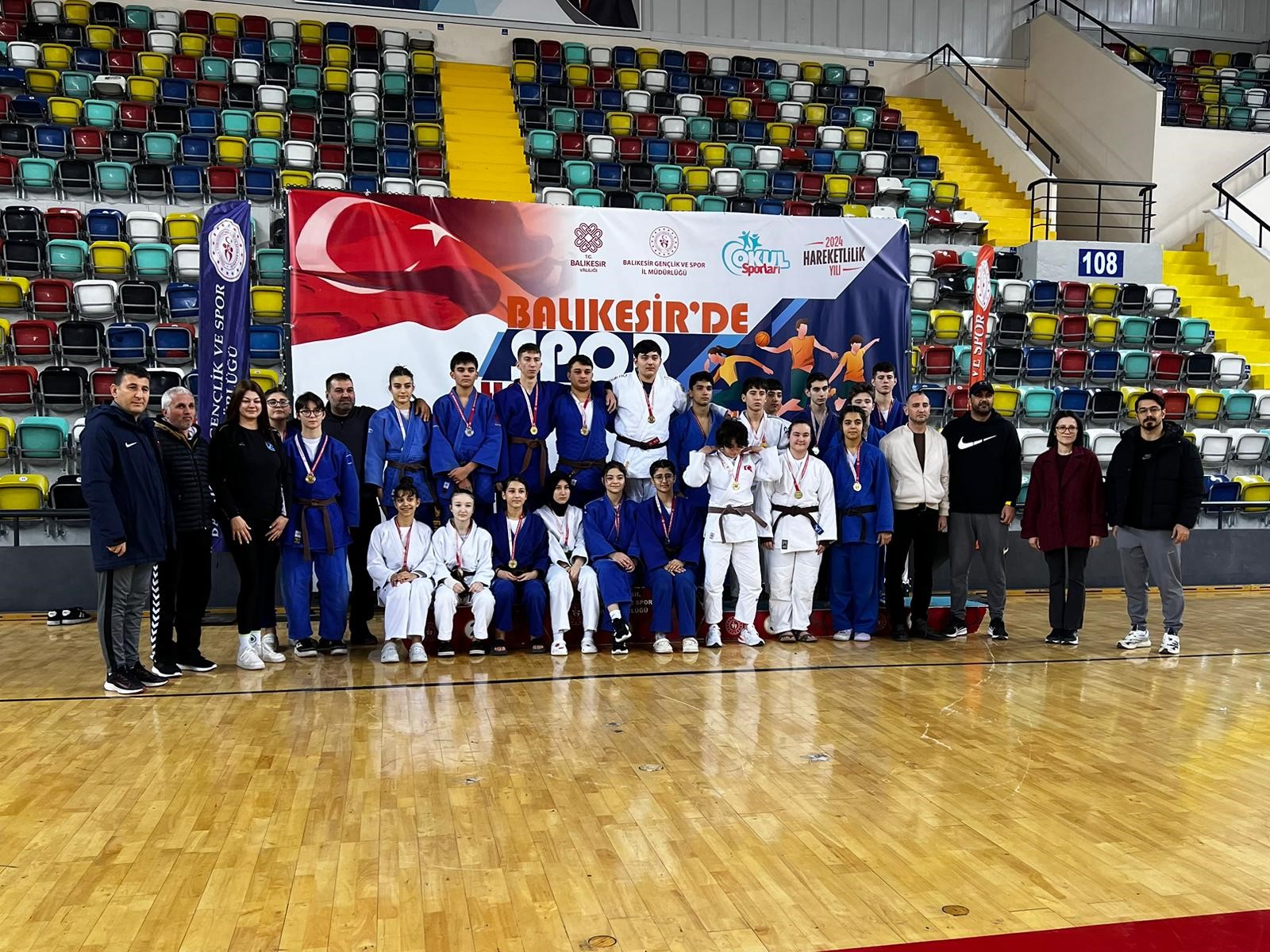 Balıkesir Büyükşehir’in sporcuları güreş ve judoda 18 madalya topladı