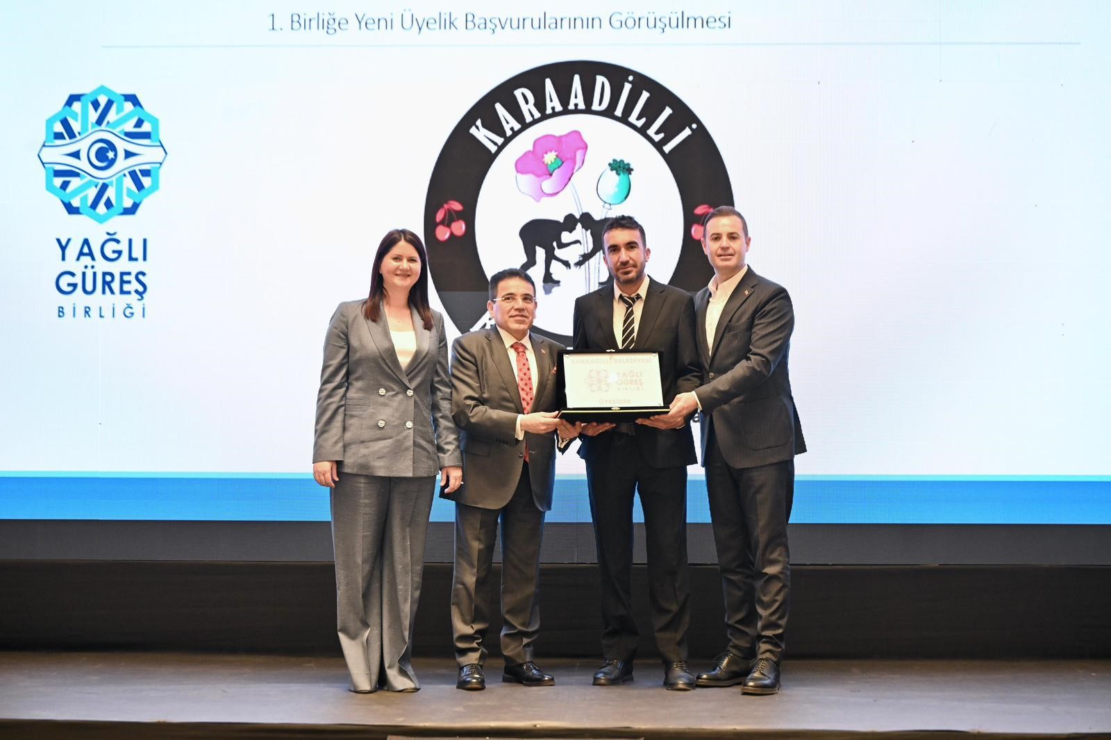 Yağlı Güreş Birliği yeniden ‘Ahmet Akın’ dedi